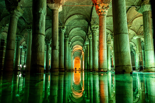 Basilica Cistern Basilica Cistern - 10 Tempat Paling Menarik di Istanbul: Perjalanan Merentas Masa dan Budaya